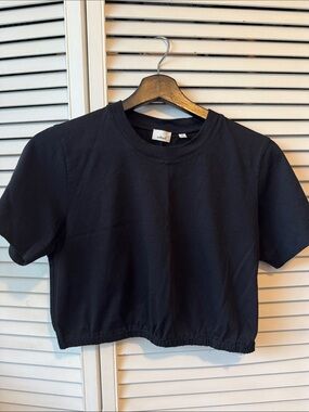 Aritzia Black Cropped Short Sleeve Tee